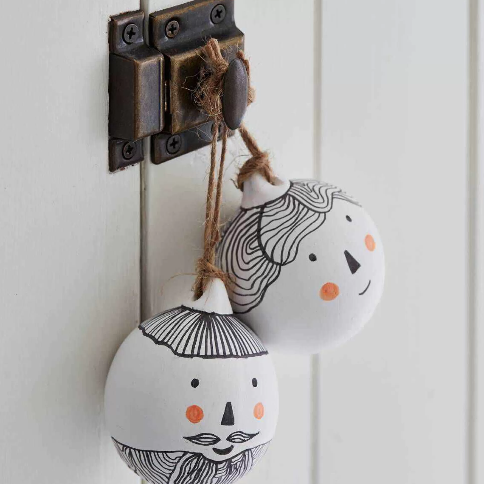 ceramic_baubles_with_jute_3_pack_5-1.webp Ceramic Baubles With Jute 3 Pack-Hobbycraft Sale