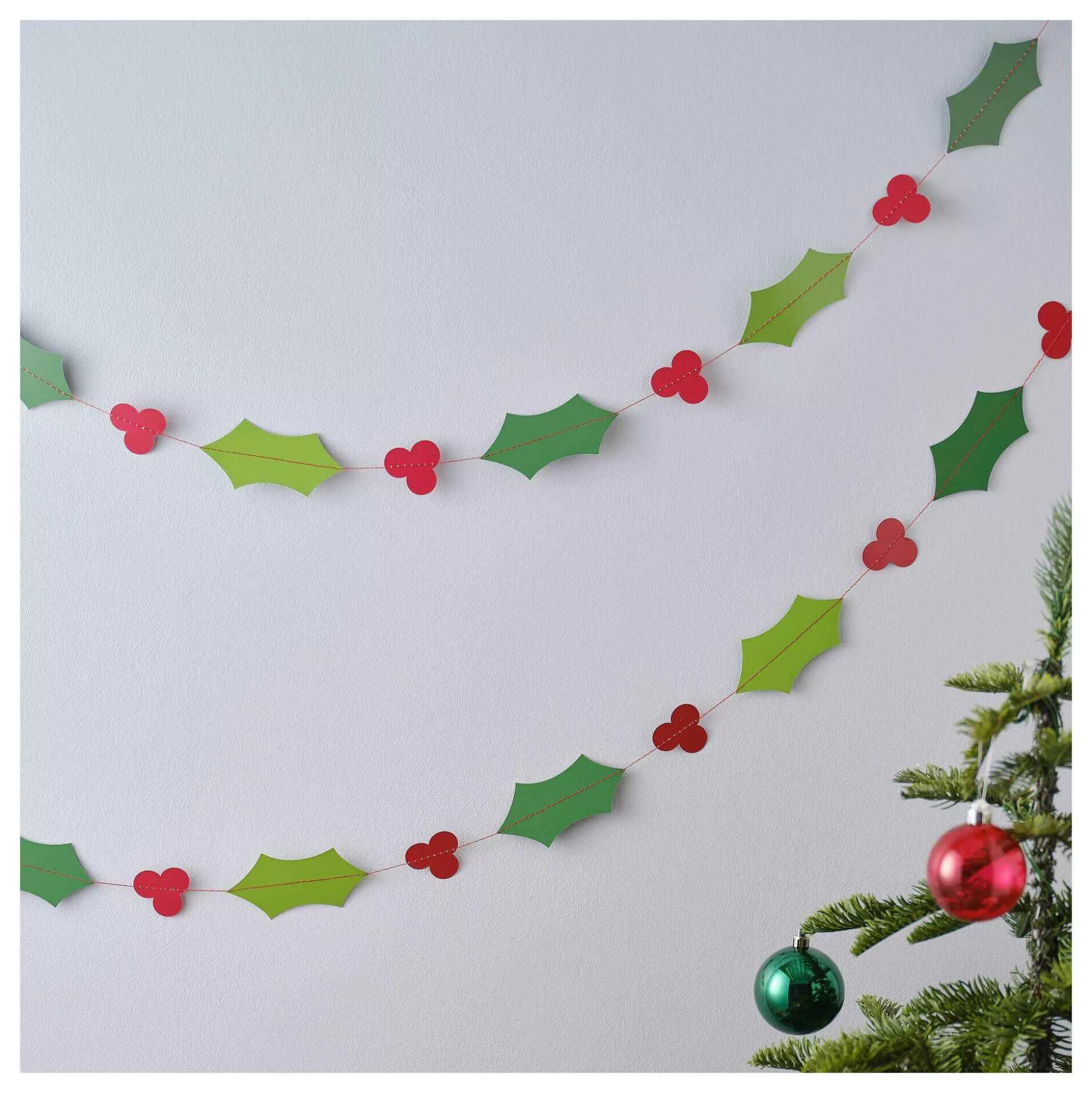 Holly Paper Garland 2.4M-Hobbycraft New